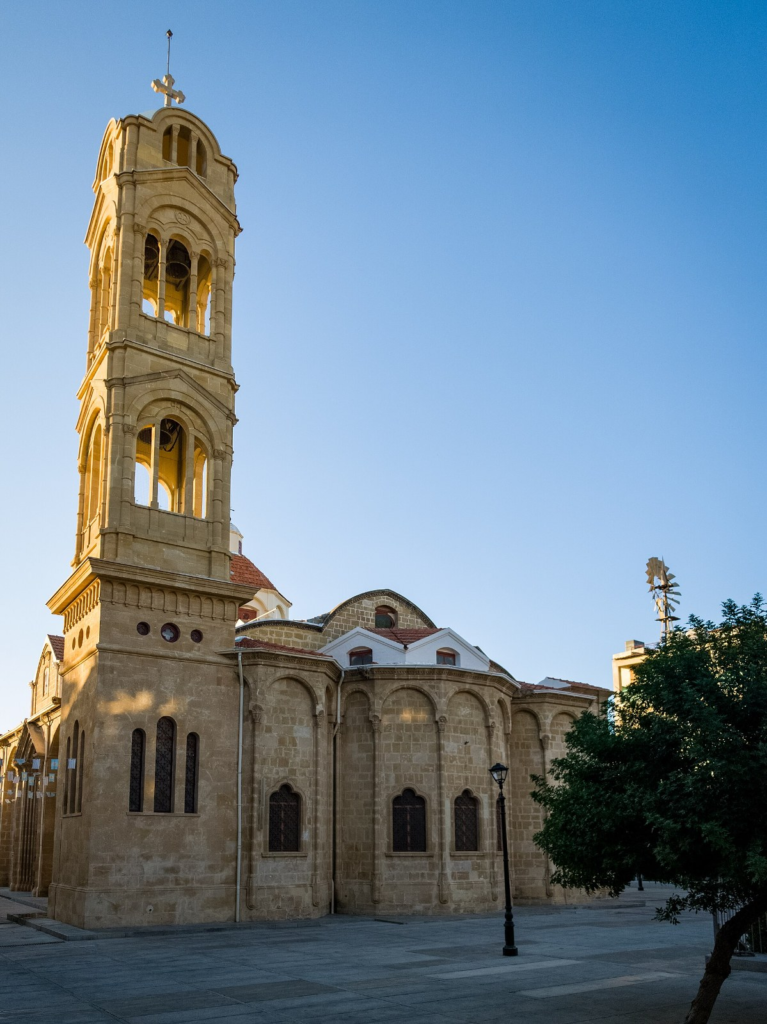 Biserica Faneromeni, cu clopotnița ridicată în 1937–1938. Foto: BenjosB, Wikimedia Commons (CC BY-SA 4.0).