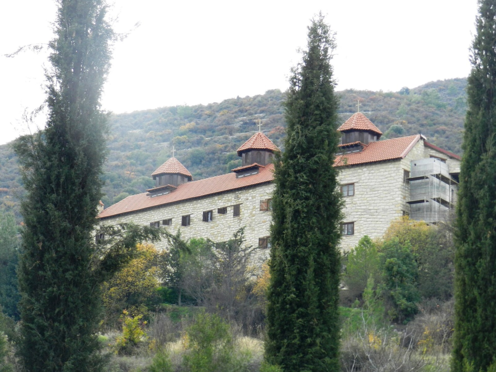 Mănăstirea Machairas, în munții Troodos. Foto: Viaggiamocela, Wikimedia Commons (CC BY-SA 4.0).