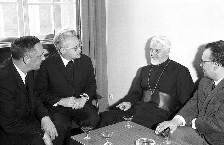 Părintele Dumitru Stăniloae cu profesori ai Facultății de Teologie din Freiburg, 1968